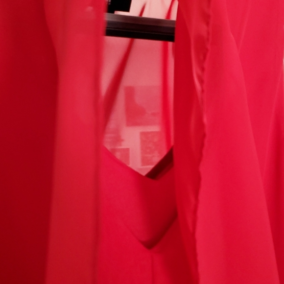 ♥️Beautiful Red, Flowy Dress - Picture 3 of 9